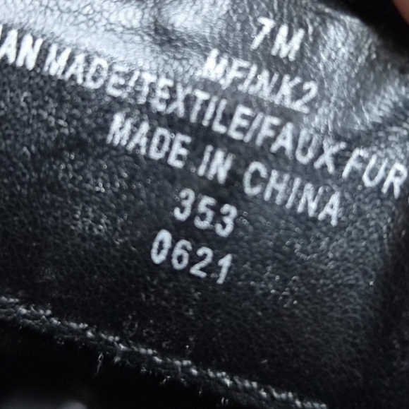 Marc Fisher Pull On Ink Lug Sole Sherpa Trim Chelsea Booties Black Size 7 - Picture 8 of 10